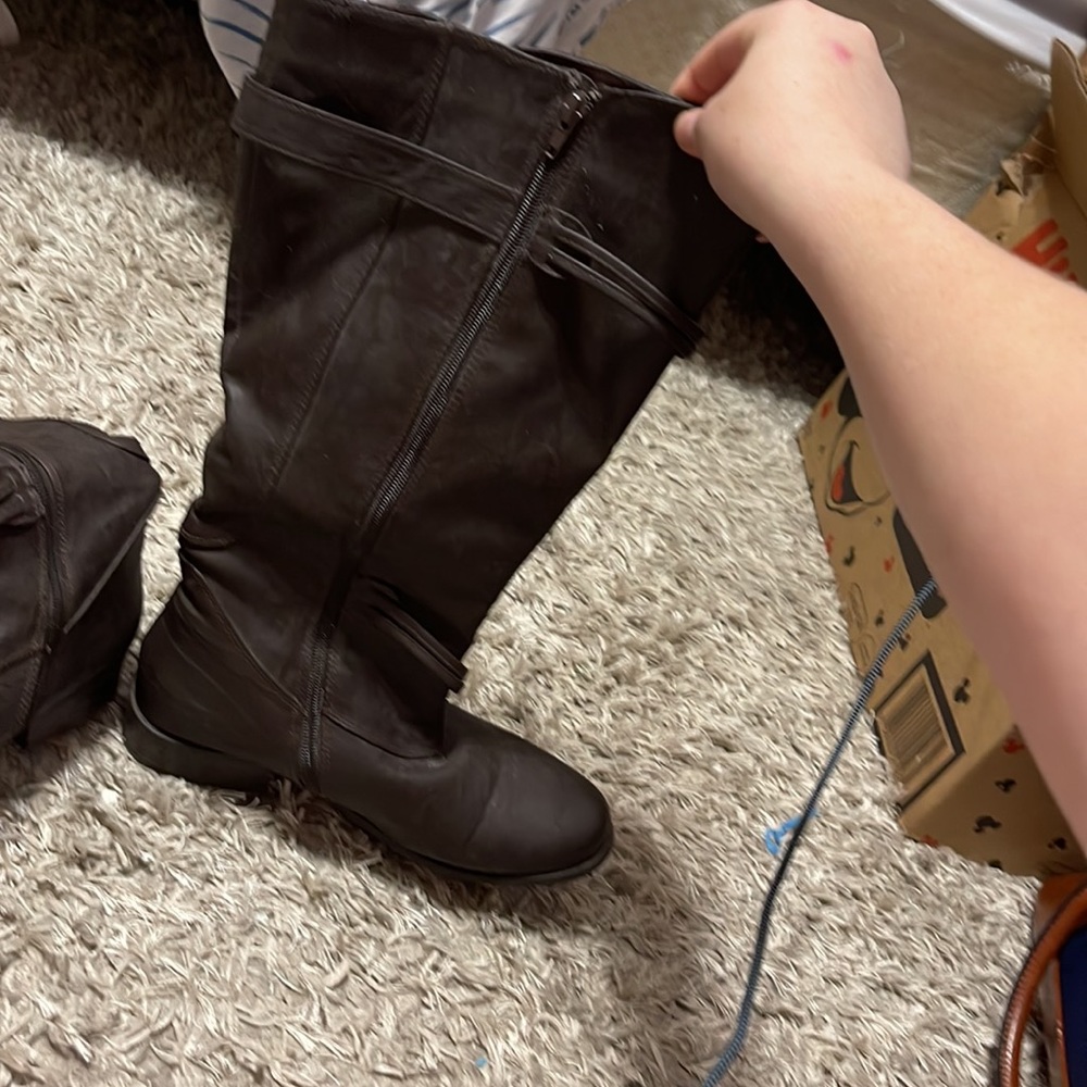Boots - Picture 3 of 3